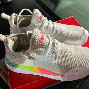 Puma Soft Foam Big Kids size 4(GS)